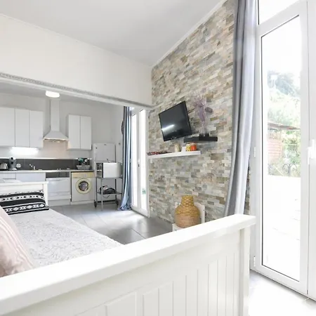 Beautiful Apartment In Nice With Kitchen Exterior photo