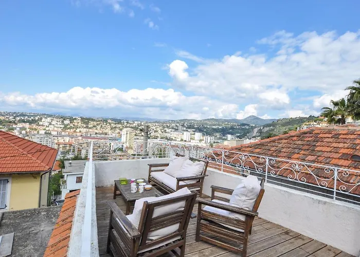 Beautiful Apartment In Nice With Kitchen